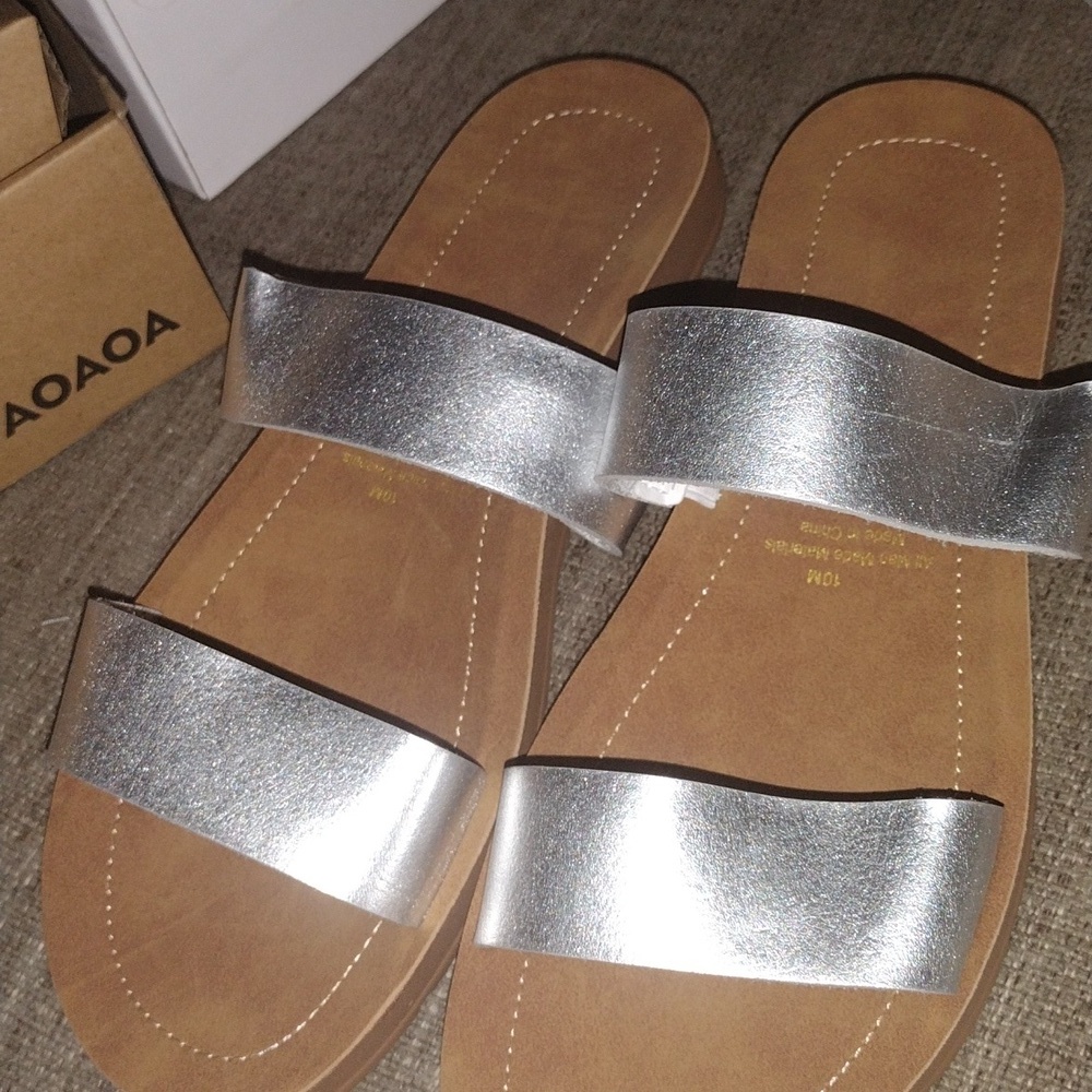 AOAOA Metallic Silver Double Strap Slide Sandals - 10M NIB - Picture 2 of 5